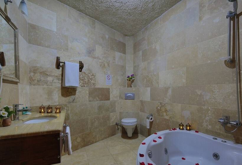 سوئیت با وان آب گرم, Jerveni Cave