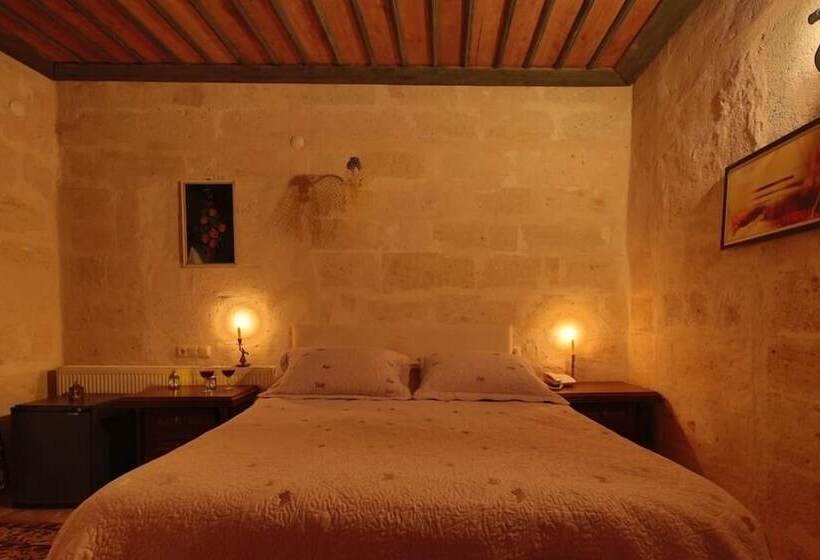 سوئیت با وان آب گرم, Jerveni Cave