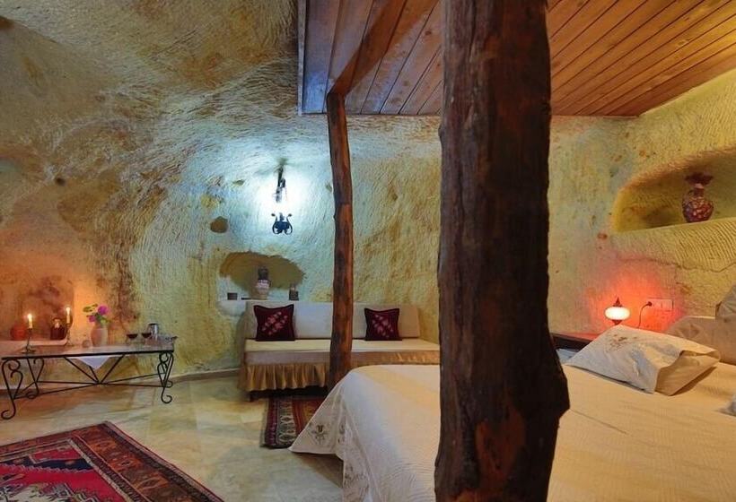 سوئیت با وان آب گرم, Jerveni Cave