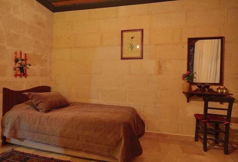 سوئیت با وان آب گرم, Jerveni Cave