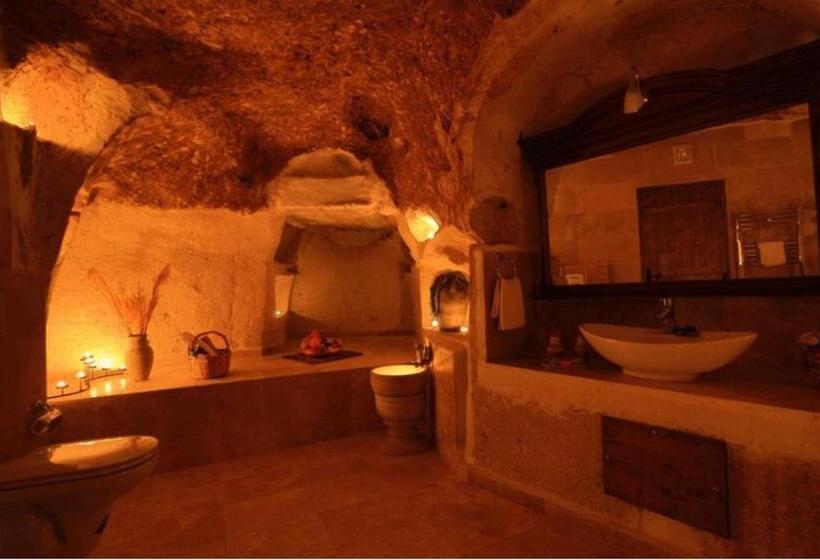 سوئیت با وان آب گرم, Jerveni Cave