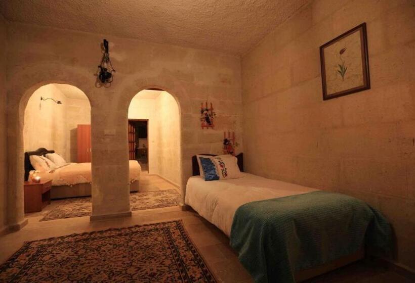 اتاق لوکس با وان آب گرم, Jerveni Cave