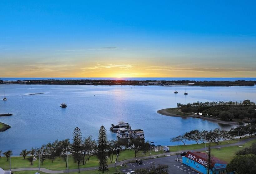 Апартаменты 2 Спальни, Palmerston Tower On Southport Broadwater