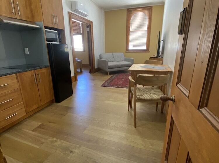 דירת חדר, Rialto Suites