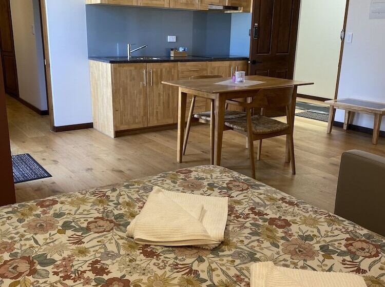 דירת חדר, Rialto Suites