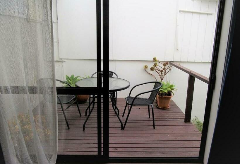 דירת חדר, Riverlodge Motel