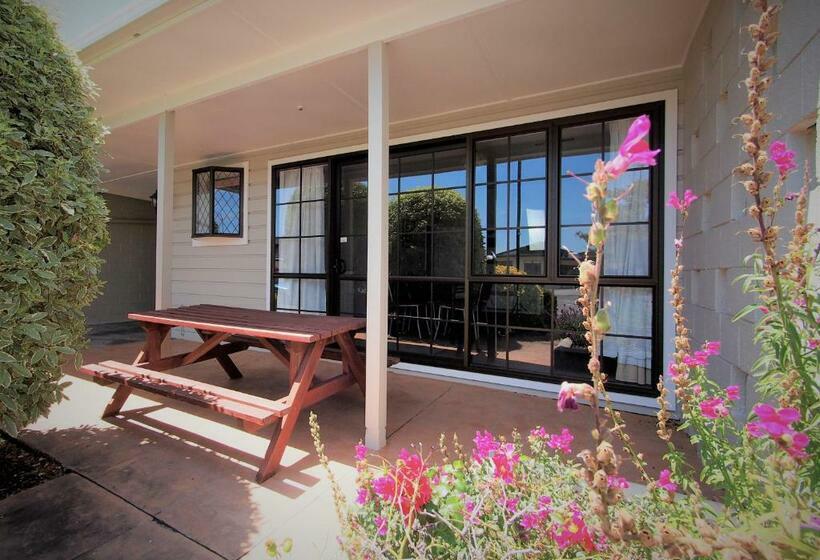 דירת חדר משפחתית, Riverlodge Motel