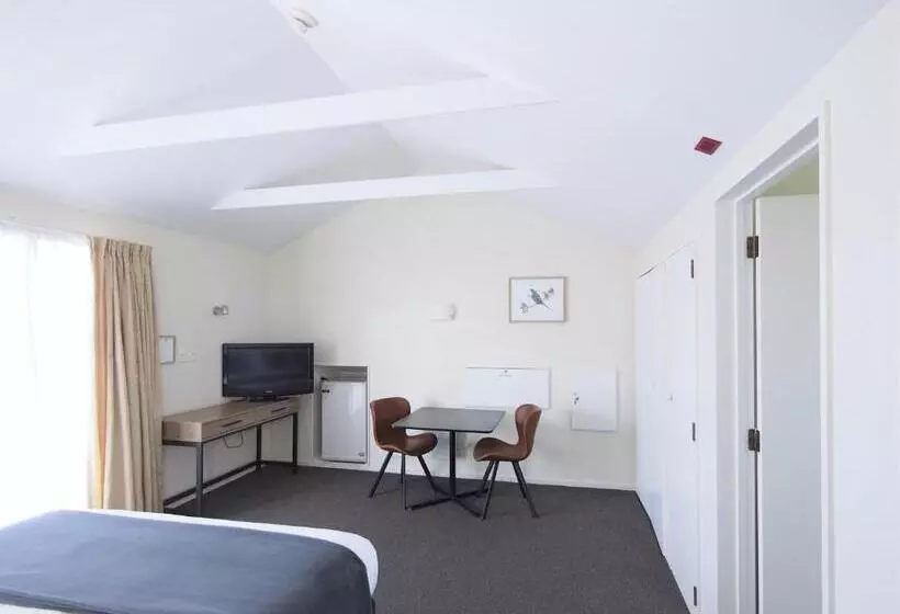 استودیو ساده, Riverlodge Motel