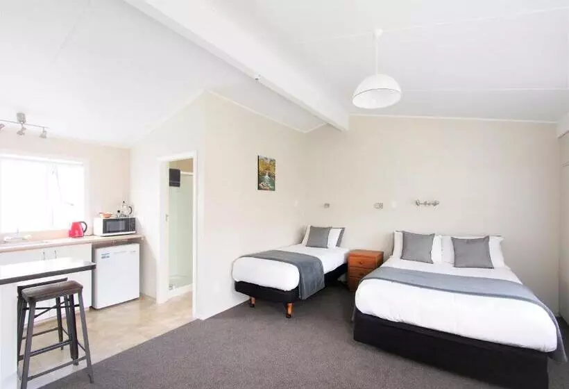 استودیوی استاندارد, Riverlodge Motel