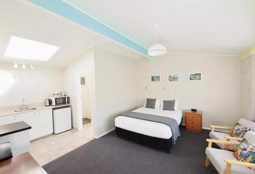 استودیوی استاندارد, Riverlodge Motel