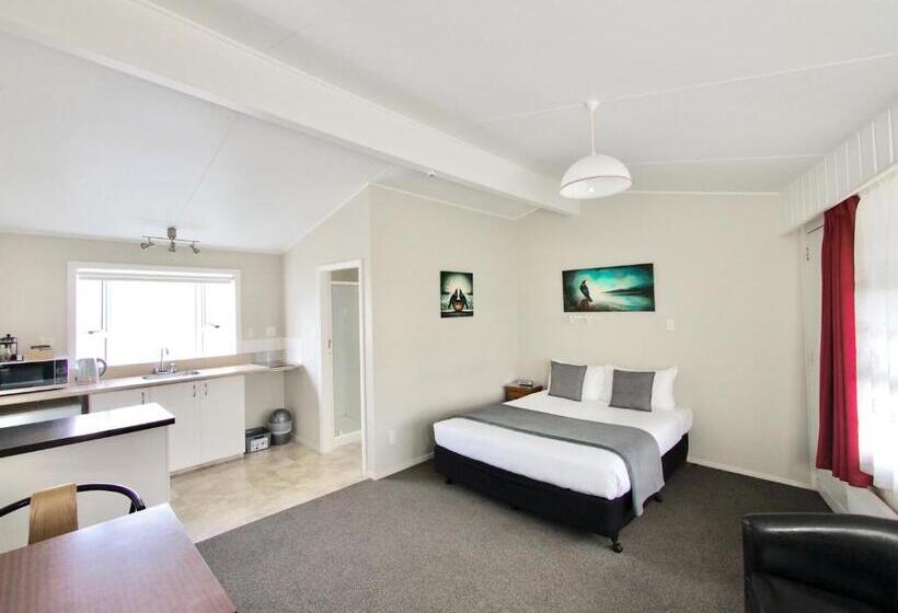 Студия Стандарт, Riverlodge Motel
