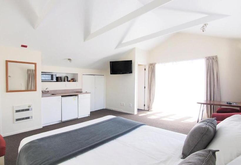 סטודיו דלוקס, Riverlodge Motel