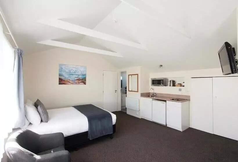 استودیوی لوکس, Riverlodge Motel