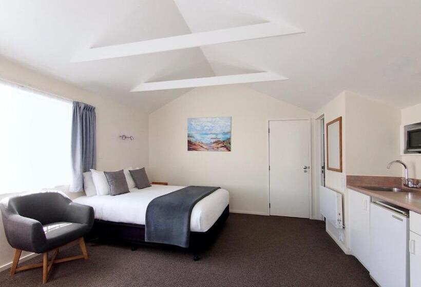 סטודיו דלוקס, Riverlodge Motel