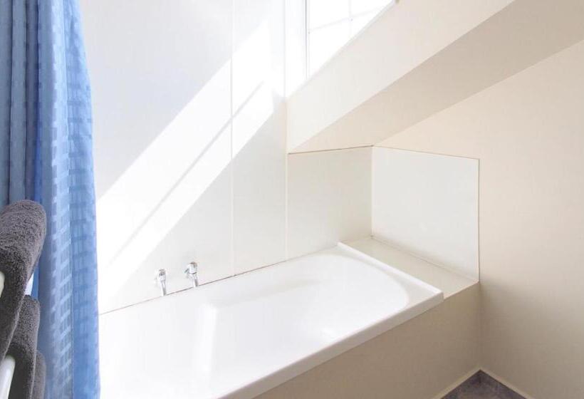 סוויטת 2 חדרי שינה, Riverlodge Motel