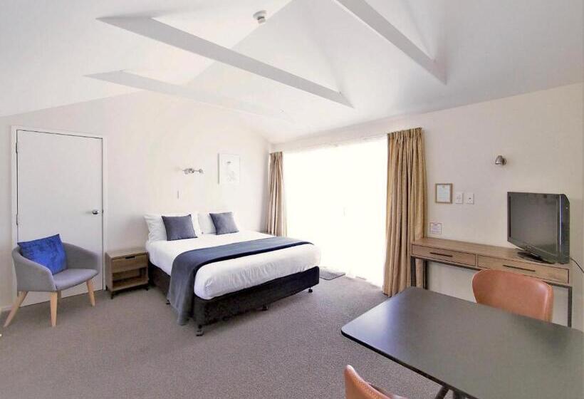 סוויטת 2 חדרי שינה, Riverlodge Motel