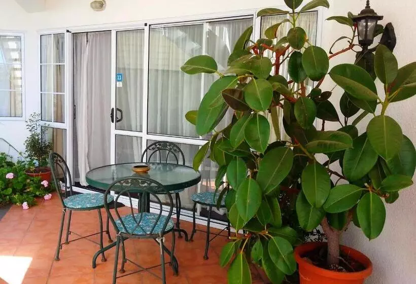 خانه 4 خوابه, Riverlodge Motel
