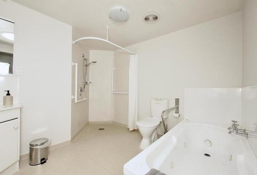 בית, 4 חדרי שינה, Riverlodge Motel