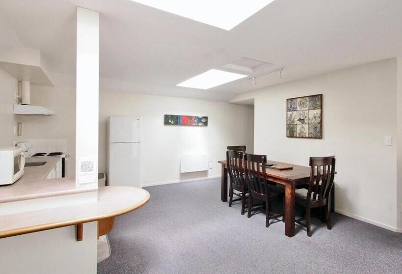 בית, 4 חדרי שינה, Riverlodge Motel