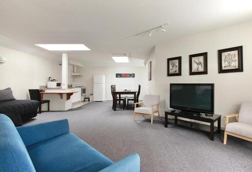 בית, 4 חדרי שינה, Riverlodge Motel