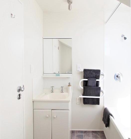 בית, 4 חדרי שינה, Riverlodge Motel