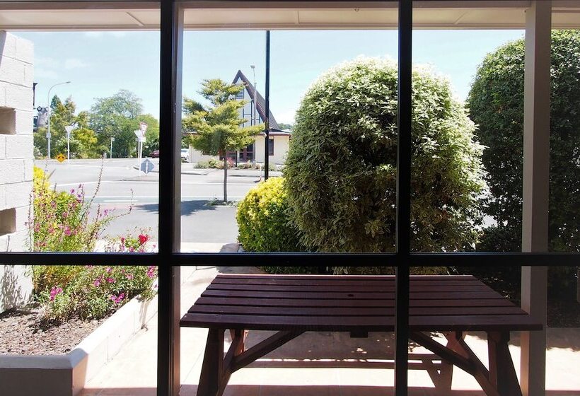 דירת חדר משפחתית, Riverlodge Motel