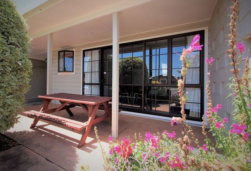 דירת חדר משפחתית, Riverlodge Motel