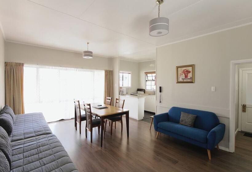 דירת חדר משפחתית, Riverlodge Motel