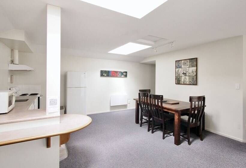 דירת חדר, Riverlodge Motel