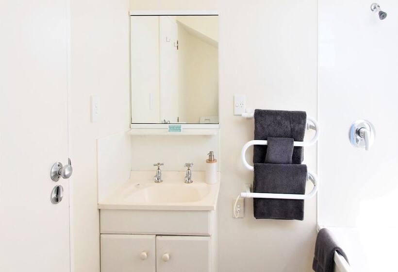 Студия Deluxe, Riverlodge Motel
