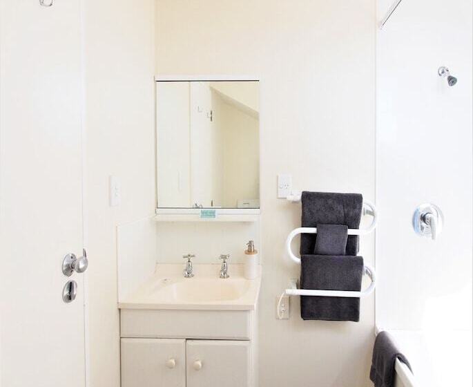 סוויטת 2 חדרי שינה, Riverlodge Motel