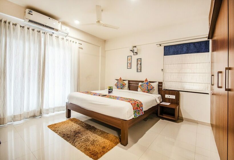 디럭스 룸, Fabhotel Oakwoods Serai