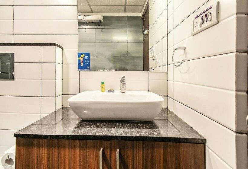 디럭스 룸, Fabhotel Oakwoods Serai