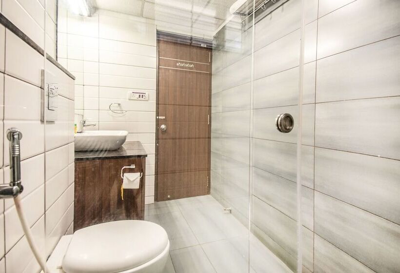 스위트, Fabhotel Oakwoods Serai
