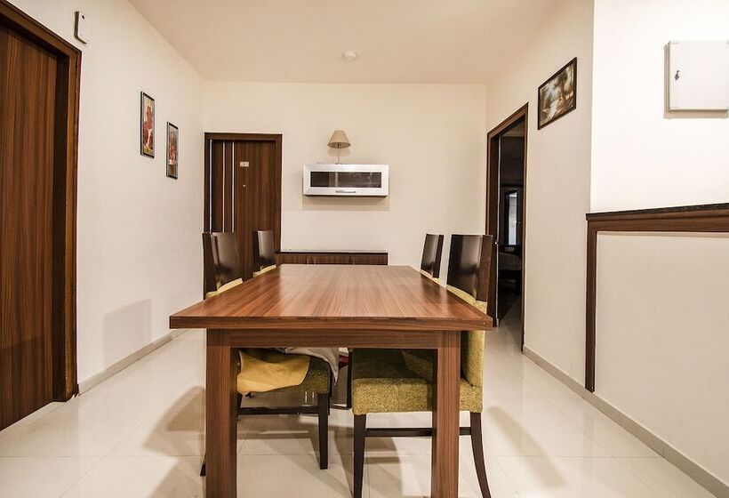 סוויטה, Fabhotel Oakwoods Serai