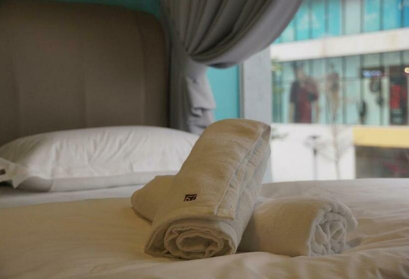 デラックスルーム, 57