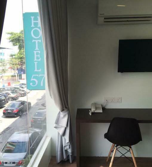 デラックスルーム, 57