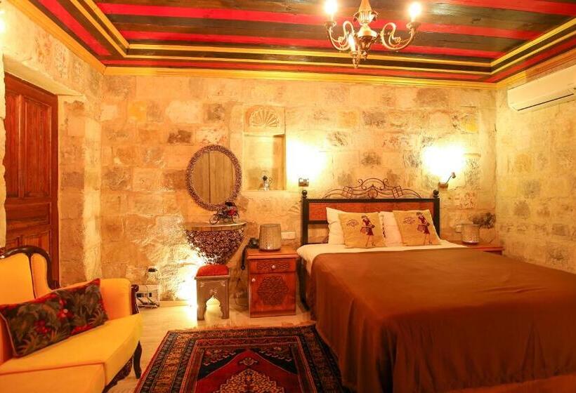 غرفة سوبيريور, Bedrock Cave