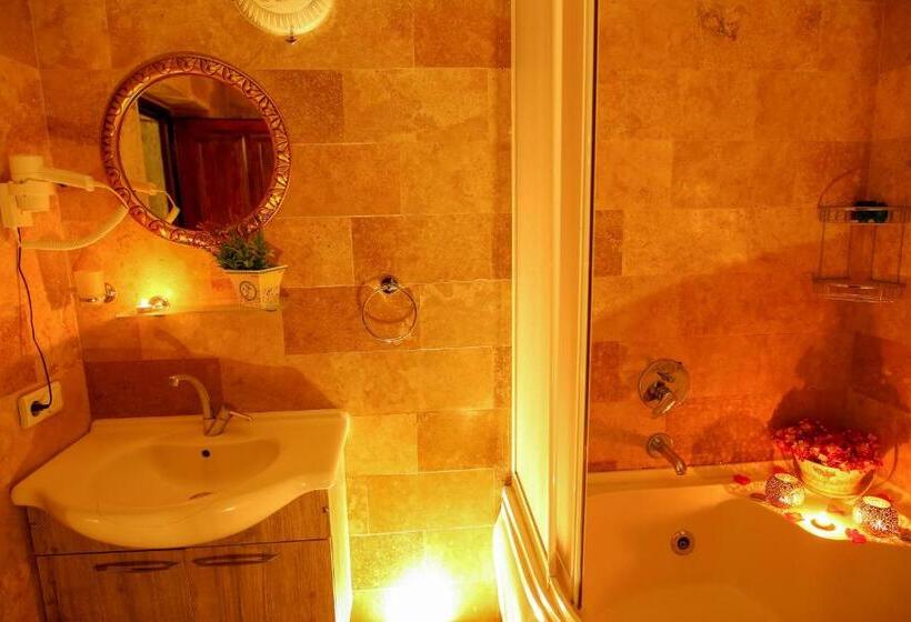 جناح سرير كينج, Bedrock Cave