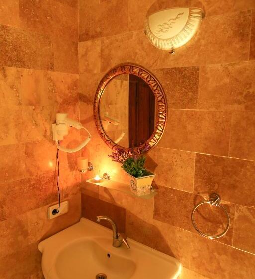 جناح سرير كينج, Bedrock Cave