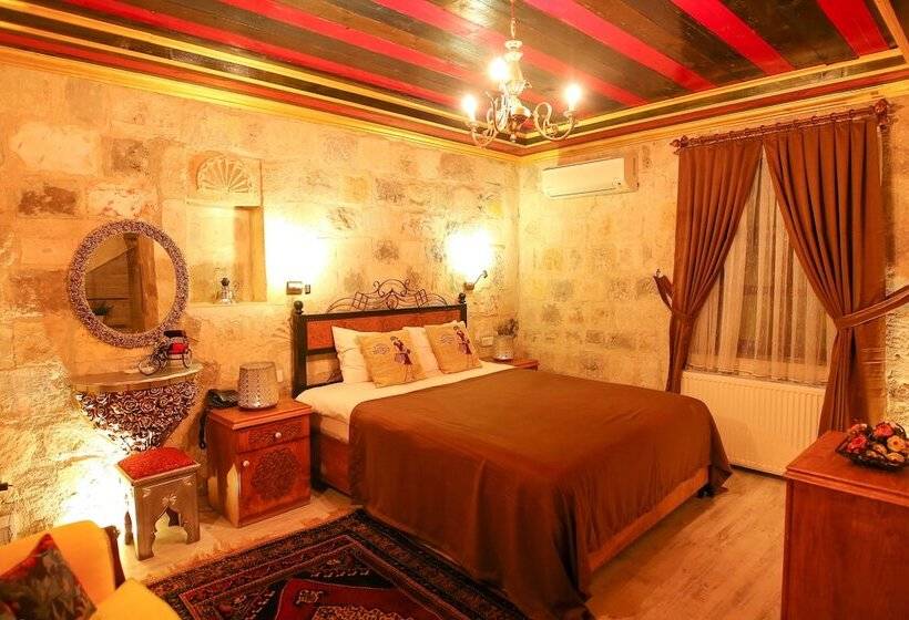 غرفة سوبيريور, Bedrock Cave