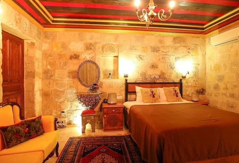 غرفة سوبيريور, Bedrock Cave