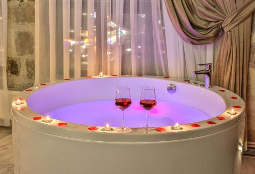 جناح سرير كينج, Bedrock Cave