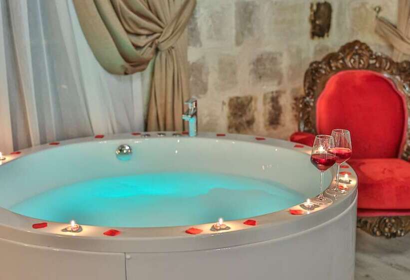 جناح سرير كينج, Bedrock Cave