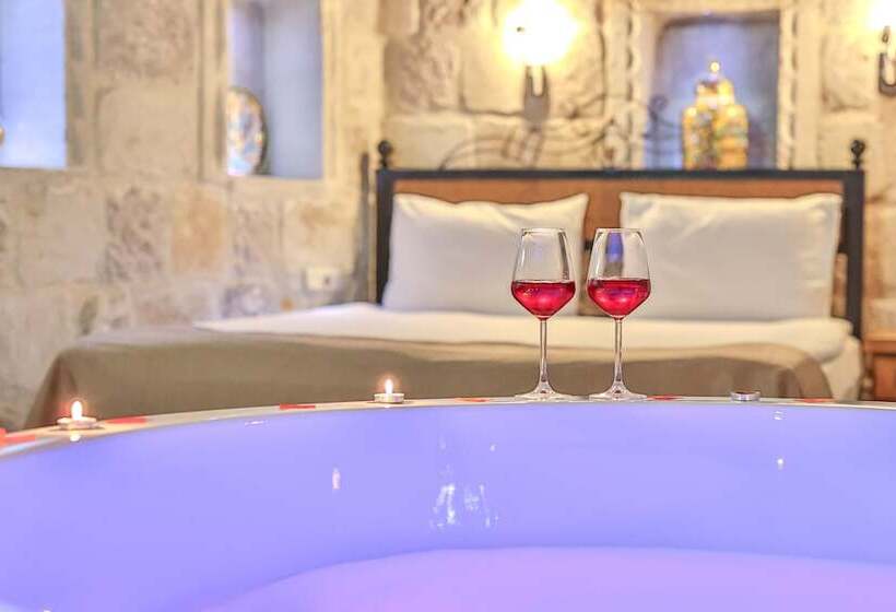 جناح سرير كينج, Bedrock Cave