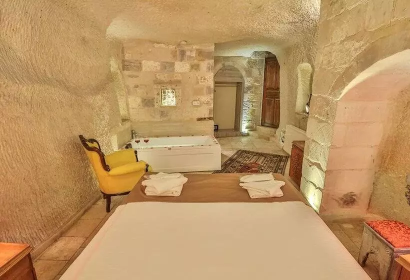デラックスルーム, Bedrock Cave