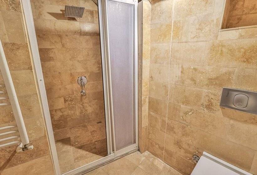 غرفة ديلوكس, Bedrock Cave