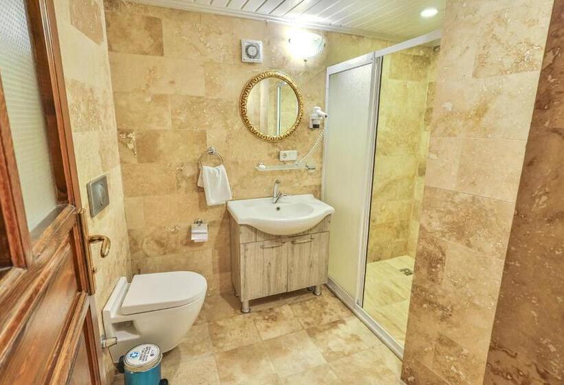 غرفة سوبيريور, Bedrock Cave