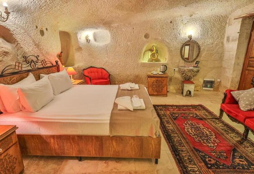 غرفة سوبيريور, Bedrock Cave