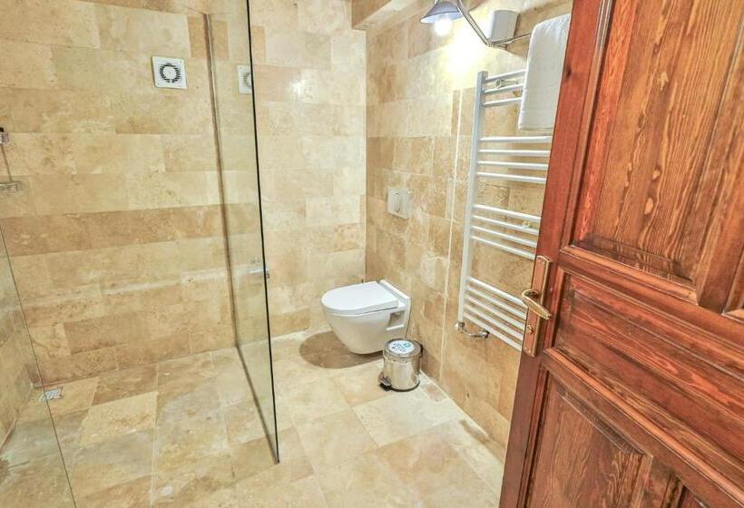 جناح سرير كينج, Bedrock Cave